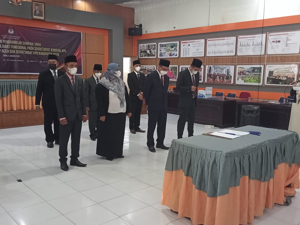 Pelantikan pejabat KPU beberapa daerah termasuk Provinsi Sumbar secara virtual oleh Sekjen KPU RI, Bernad Dermawan Sutrisno, Rabu (5/1/2022).