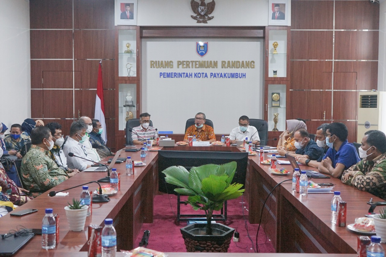 Wali Kota Payakumbuh, Riza Falepi dalam pertemuan dengan jajaran Unand, Jumat (21/1/2022).