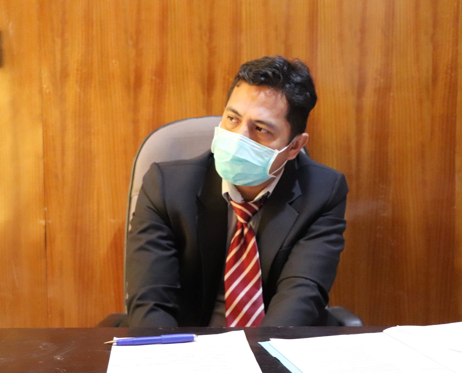 Ketua KI Sumbar, Nofal Wiska bertindak sebagai mediator sengketa informasi publik, antara LAI dengan Pemprov Sumbar yang berakhir damai, Jumat (11/2/2022).