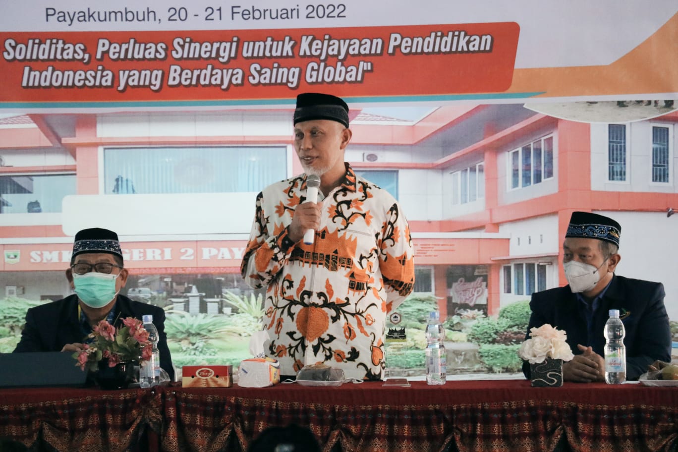 Gubernur saat membuka Musyawarah Wilayah JSIT Sumatera Barat, di Aula SMKN 2 Payakumbuh, Minggu (20/2/2022).