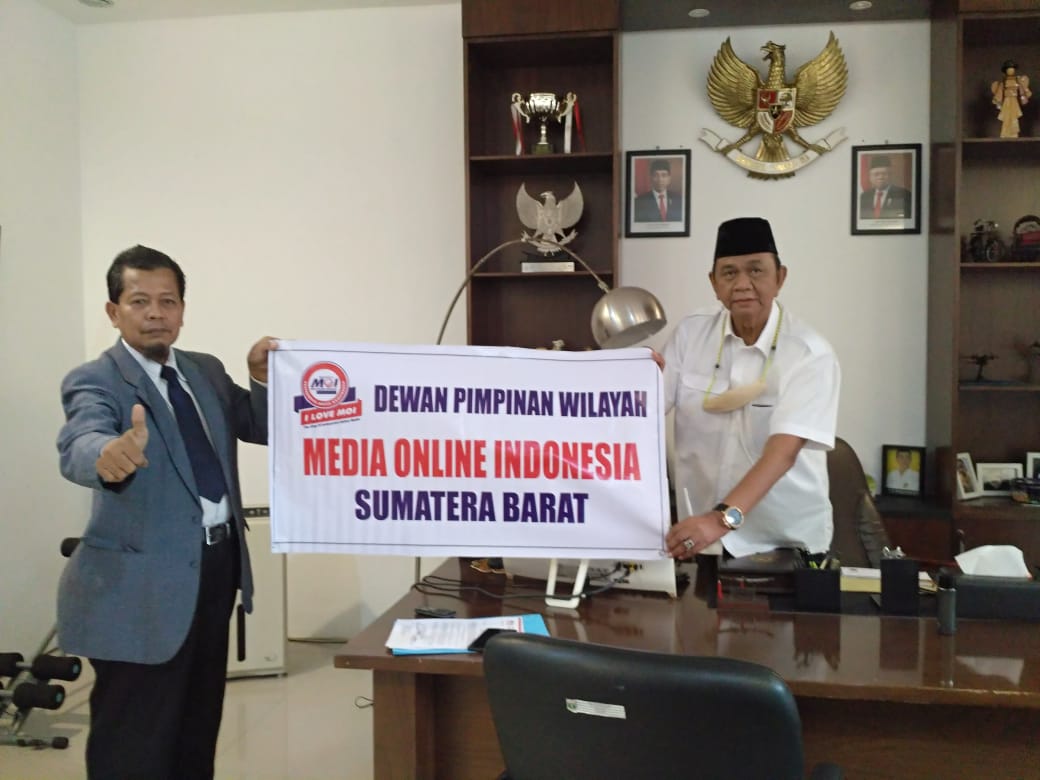 Ketua DPW MOI Sumbar, Anul Jufri, SH, MH (kiri) dan Dewan Pembina MOI Sumbar, Ir. Hendra Irwan Rahim.