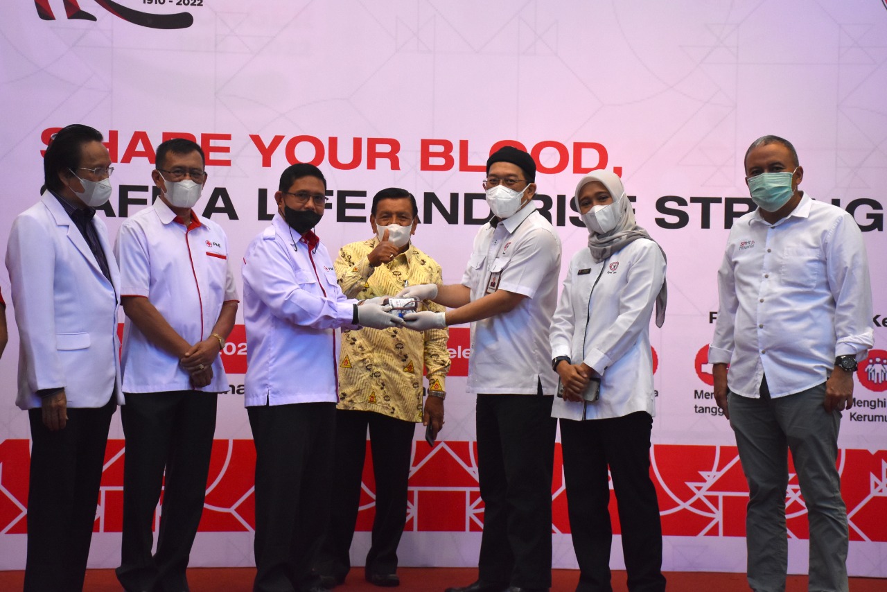 Donor darah Semen Padang berhasil mengumpulkan 241 kantong darah diserahkan kepada PMI, Rabu (23/3/2022).