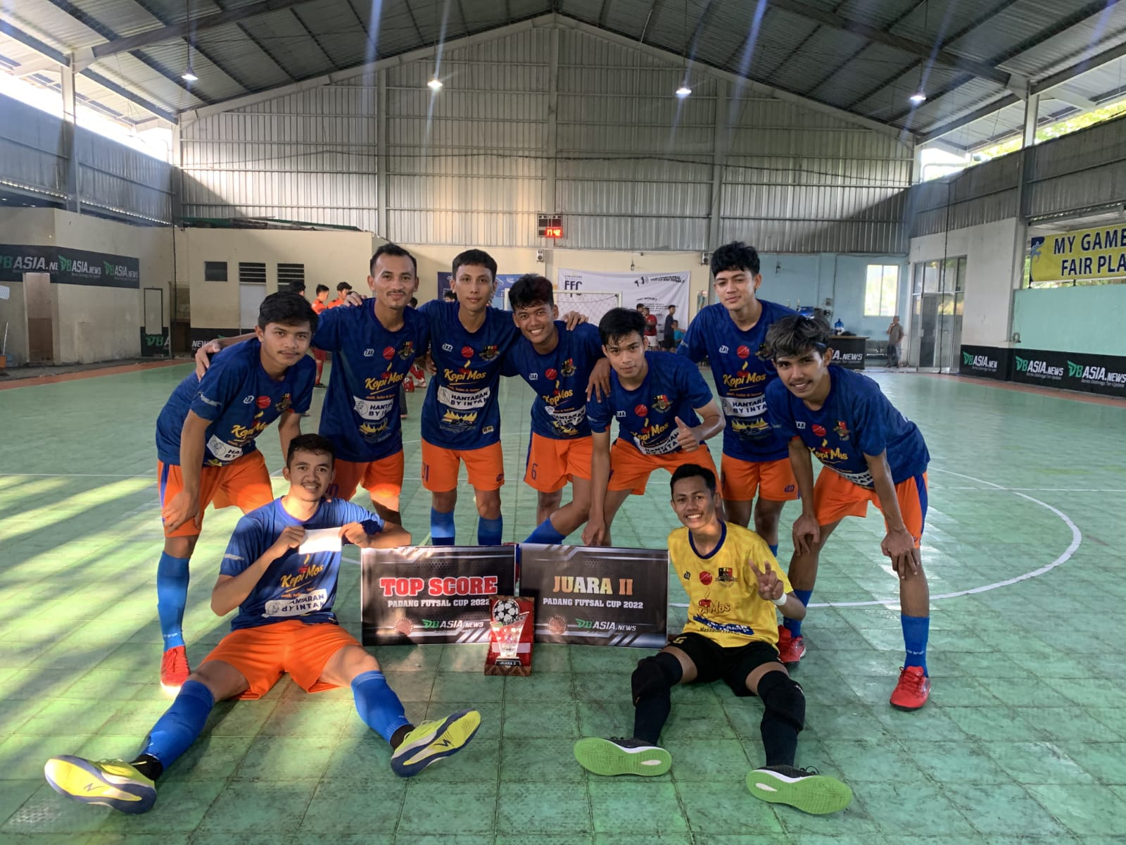 Kopi Mos Futsal Club berhasil menduduki peringkat ke-2 pada ajang Padang Futsal Cup 2022.