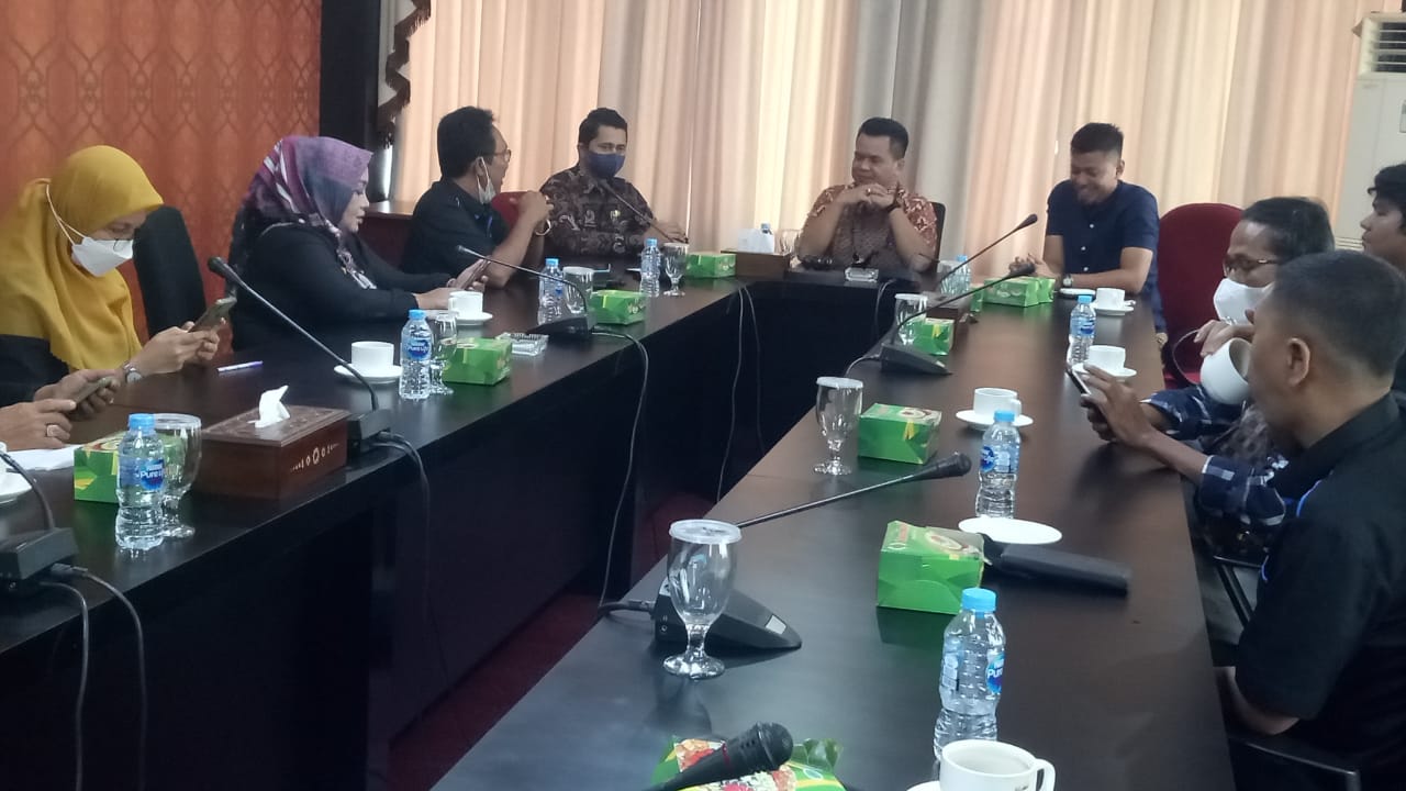 Rombongan FWP Sumbar dalam pertemuan dengan sekretariat DPRD Kepri, Kamis (31/3/2022).
