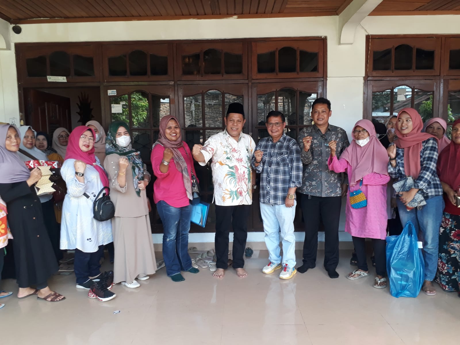 Anggota DPRD Provinsi Sumbar H. Afrizal, SH., MH., dalam sosialisasi tentang kesejahteraan sosial, pada Sabtu (3/9/2022) di RT2 RW7 Kelurahan Ampang Kecamatan Kuranji Kota Padang.
