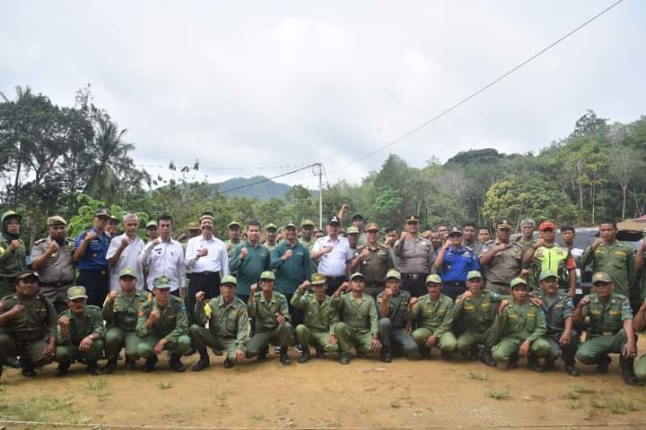 Walikota Sawahlunto Deri Asta Hadiri Pembinaan dan Pelatihan Satlinmas Kecamatan Silungkang, Rabu (12/10)