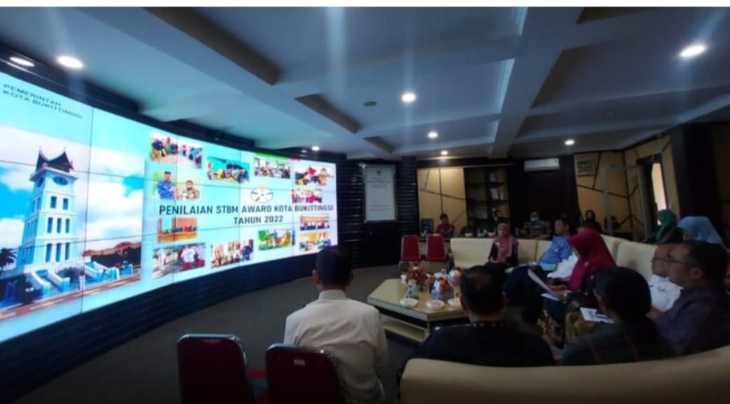 Suasana pertemuan dimana Bukittinggi masuk nominasi Penilaian STBM Award 2022