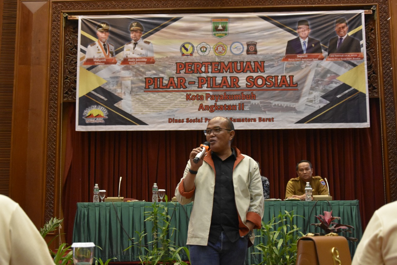 Ketua DPRD Sumbar Supardi dalam sambutannya pada Pertemuan Pilar Pilar Sosial angkatan III dari Payakumbuh Selatan di Hotel Pusako Bukittinggi, Jumat malam (21/10/2022).