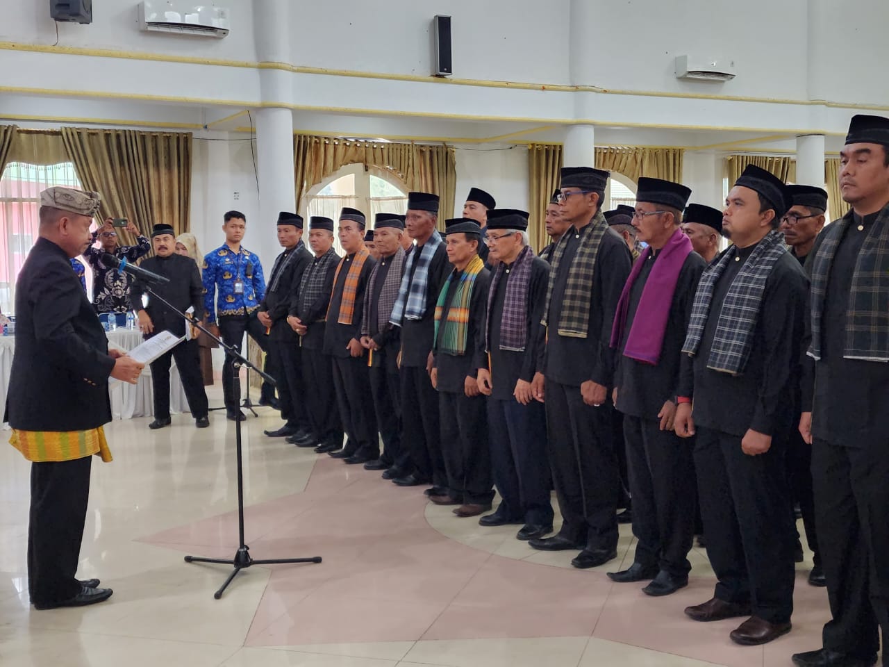 Pelantikan Pengurus LKAAM Kabupaten Pasaman periode 2022-2027 oleh Ketum LKAAM Sumbar, Fauzi Bahar, Kamis (10/11/2022) di Lubuk Sikaping.