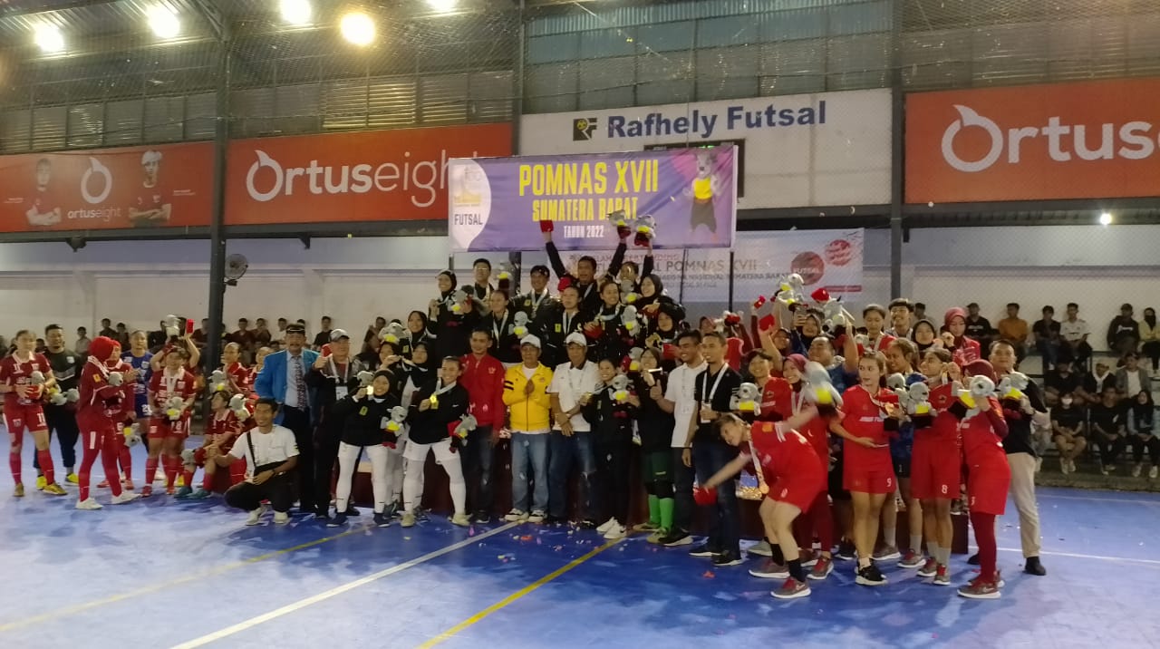 Tim Futsal Putri Jabar raih medali emas POMNas 2022