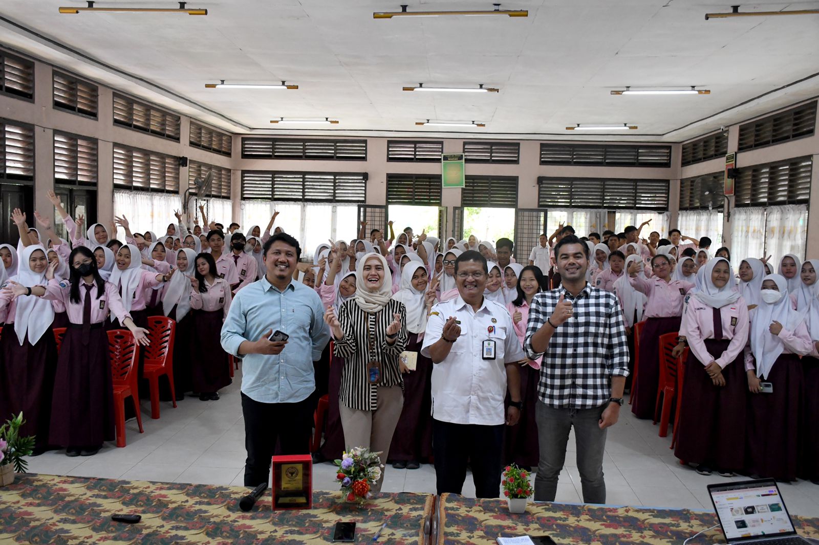 Suasana Road to 113 Tahun, Semen Padang Mengajar di SMK Negeri 1 Dumai.