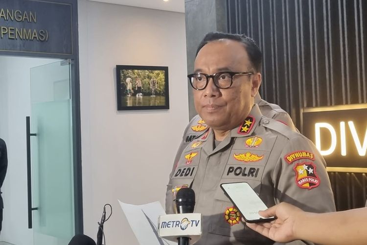 Kepala Divisi Humas Polri Irjen Dedi Prasetyo di Mabes Polri, Jakarta, Senin (24/10/2022).(Sumber: KOMPAS.com)