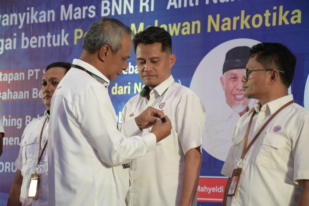 Dirut PT. Semen Padang Asri Mukhtar saat launching Relawan Anti Narkoba PT. Semen Padang