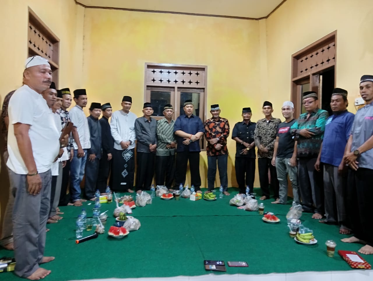 Daulat yang di pertuan Parit Batu bersama Pucuk adat Sutan Lauik Api dan Ninik mamak