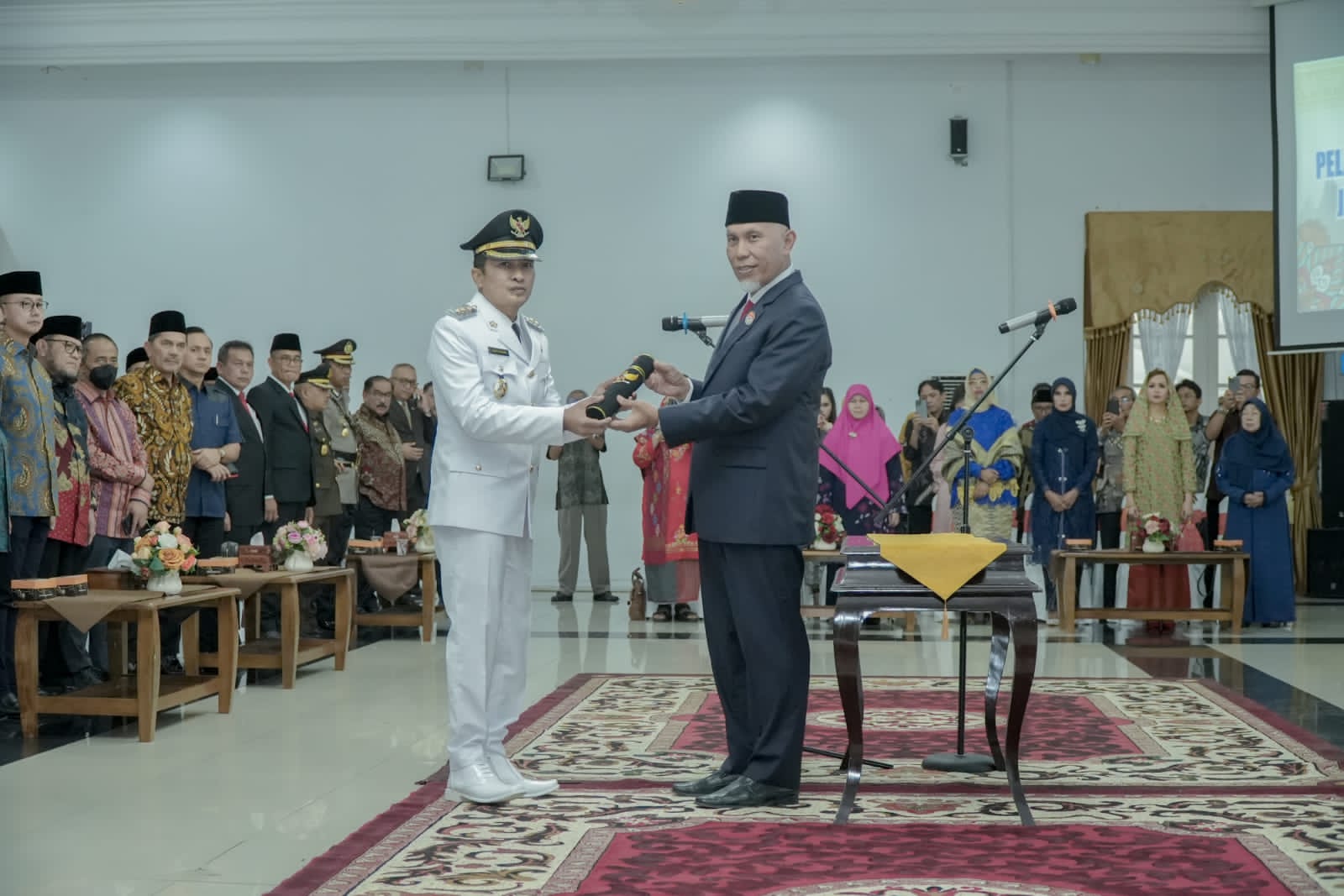 Upacara pelantikan Ekos Albar sebagai Wakil Walikota Pdang, Selasa (9/5/2023) di Padang.