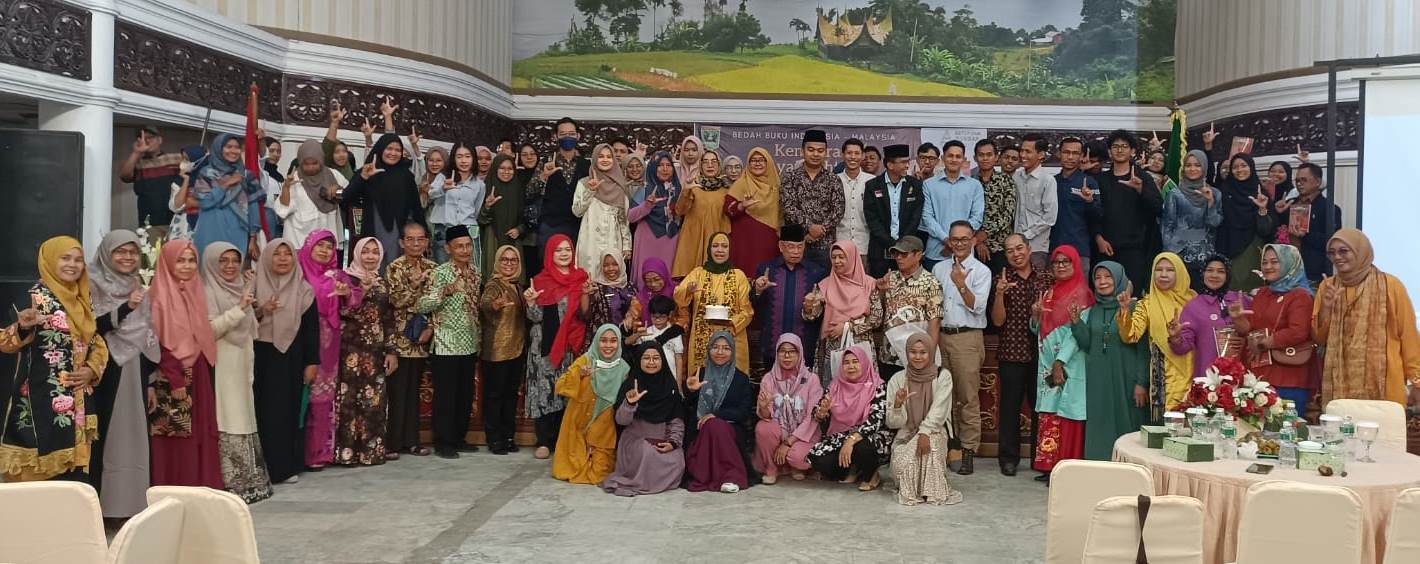 DPD SatuPena Provinsi Sumatera Barat kembali menggelar bedah buku tersebut di aula Kantor Gubernur Sumatera Barat, Selasa (20/6/2023).  Foto ist.
