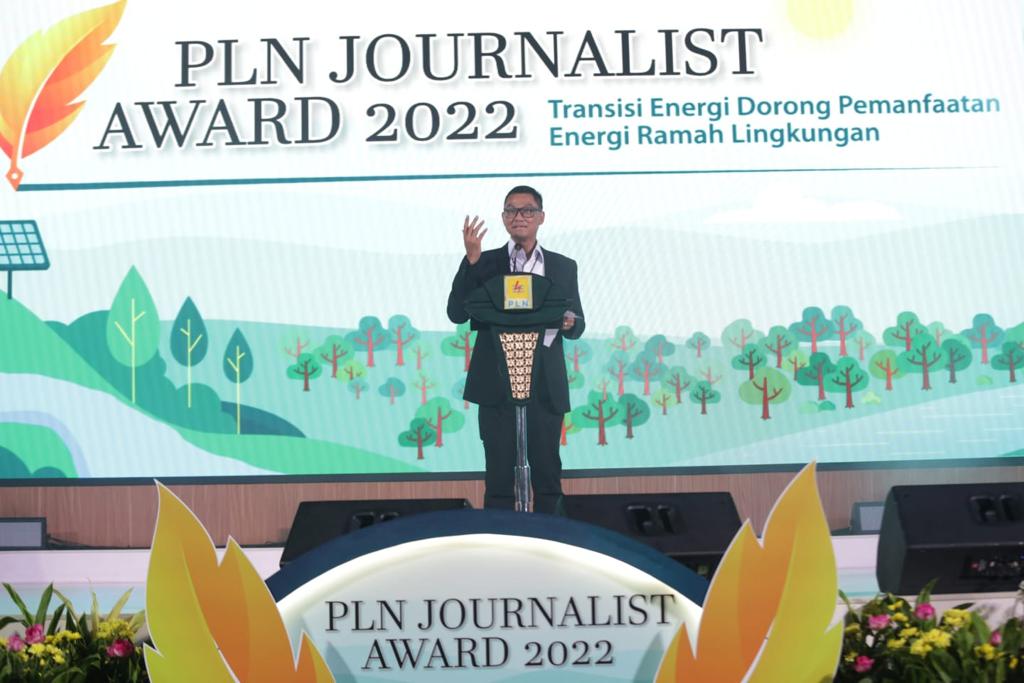 Direktur Utama PLN Darmawan Prasodjo menyampaikan sambutan dalam acara Penganugerahan PLN Journalist Award 2022, Selasa (20/6), di Jakarta