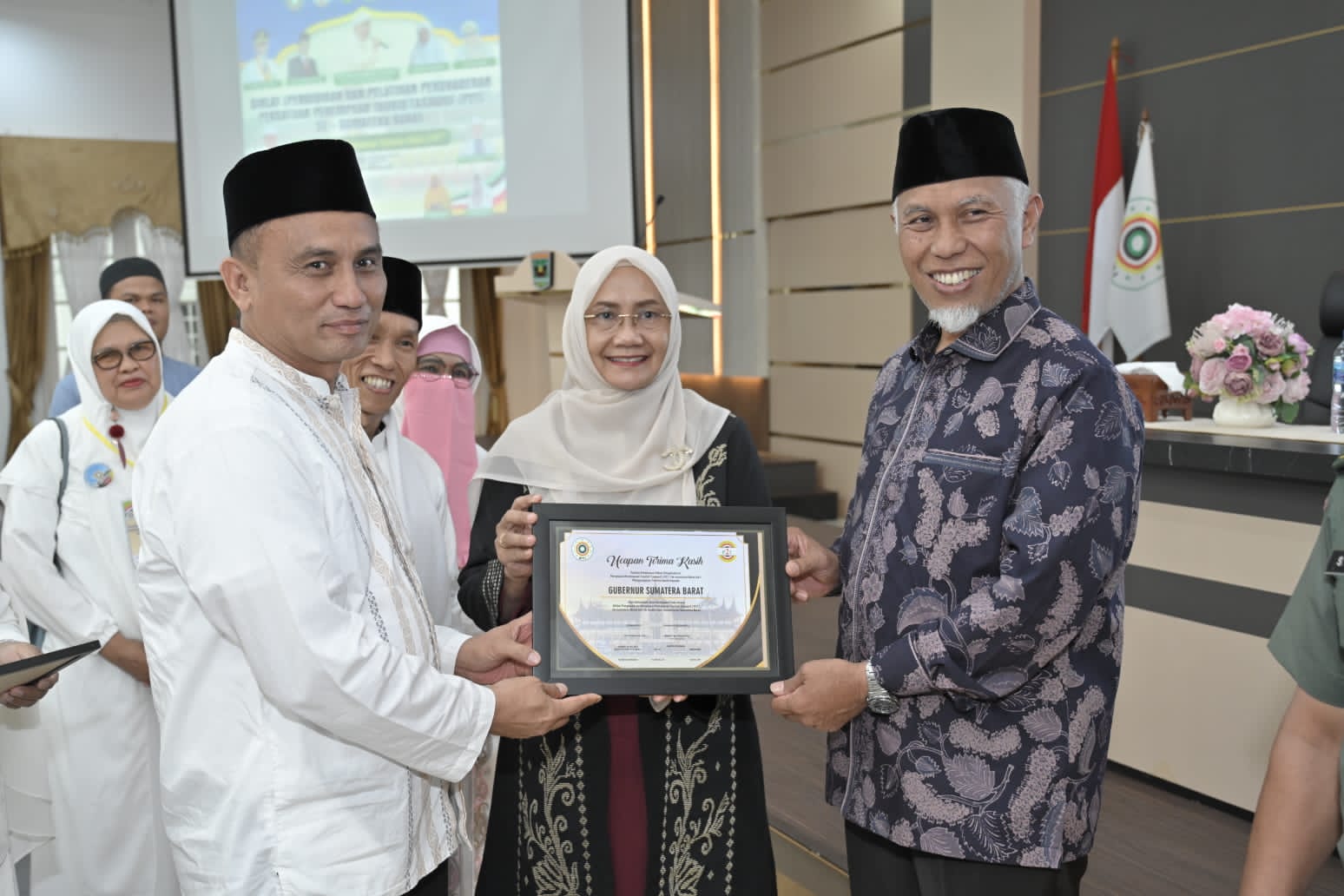 Gubernur Sumbar saat acara Diklat (Pendidikan dan Pelatihan Pengkaderan Persatuan Perempuan Tauhid Tasawuf (P2T) se-Sumbar di Padang, Rabu (19/7/2023).