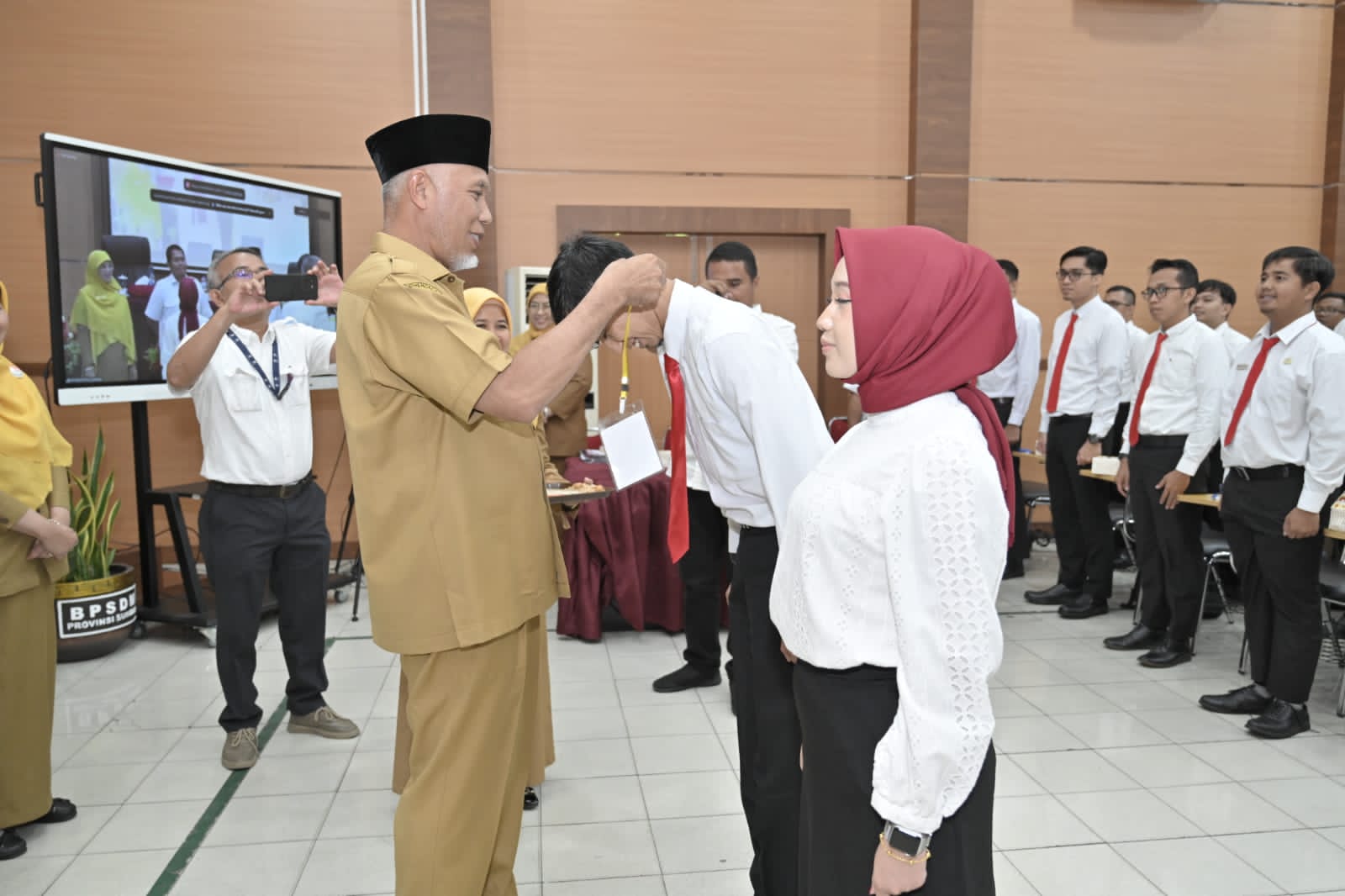 Gubernur membuka Pelatihan Government Transformation Academy (GTA) Sumatera Barat Tahun 2023 di Aula BPSDM Sumbar, Senin (31/7/2023). Foto Adpsb.