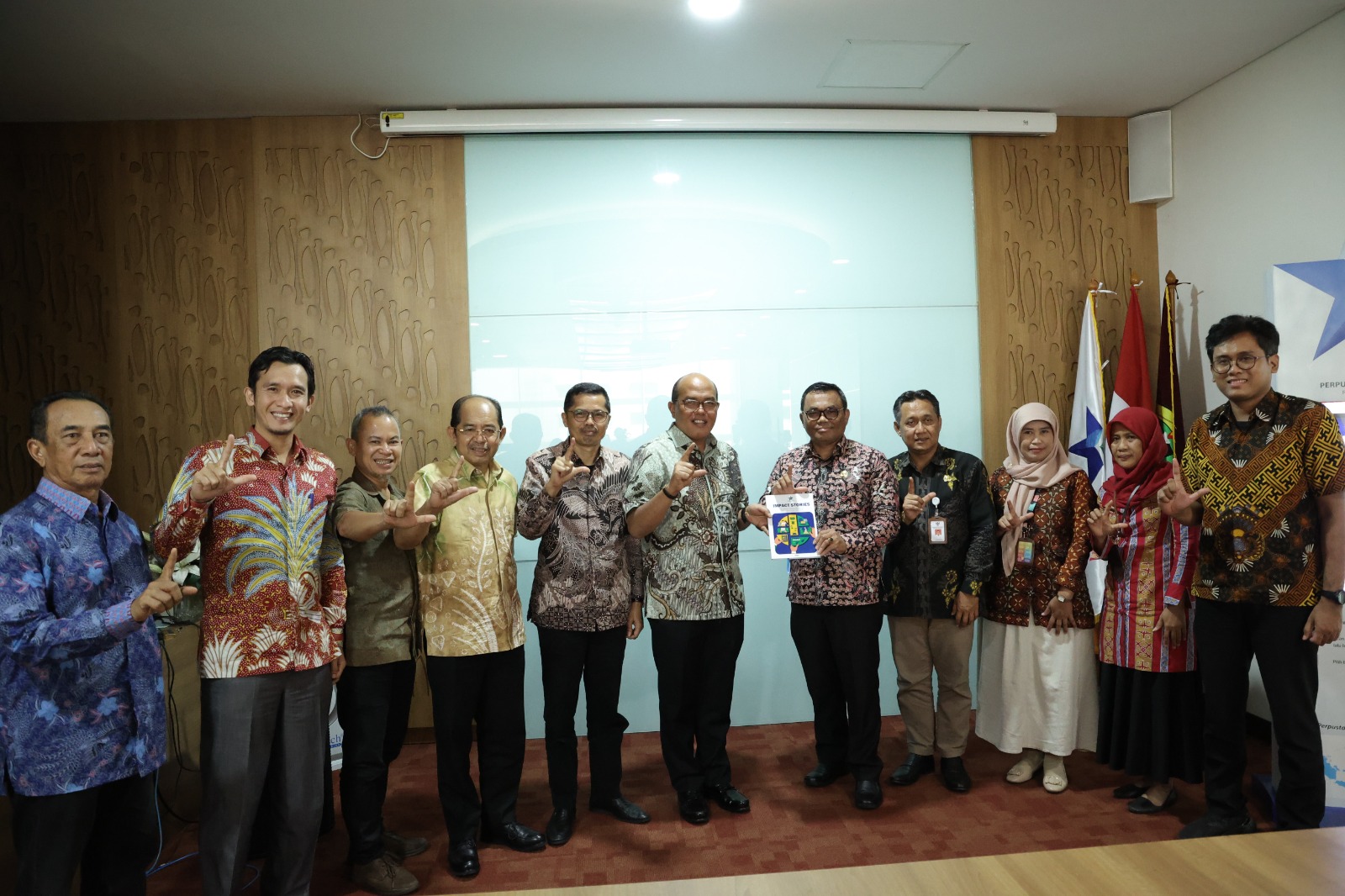 Ketua DPRD Sumbar, Supardi dan rombongan diterima pimpinan Pepustakaan Nasional (Pusnas), Jumat (4/8/2023) di Jakarta. Foto Zardi.