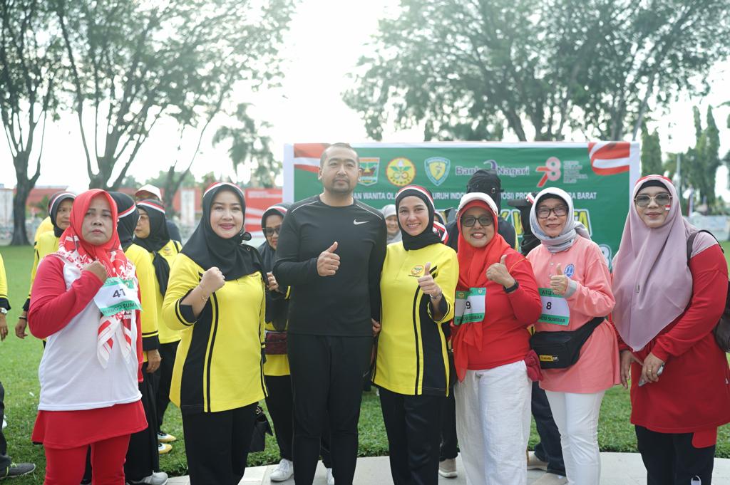 Wakil Gubernur Sumatera Barat Audy Joinaldy membuka Kejurda Atletik Wanita Lomba Jalan Cepat Putri 3000 meter, Minggu (20/8/2023). Foto Adpsb. 