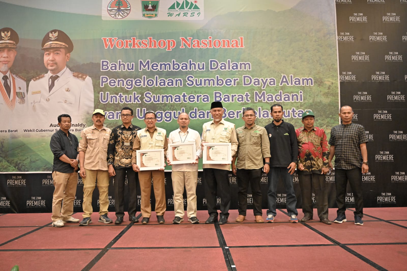 Gubernur Mahyeldi saat membuka Lokakarya atau Workshop Nasional dengan tema Bahu Membahu dalam Pengelolaan Sumber Daya Alam untuk Sumatera Barat Madani yang Unggul dan Berkelanjutan, Selasa (22/8/2023) Foto Adpsb. 