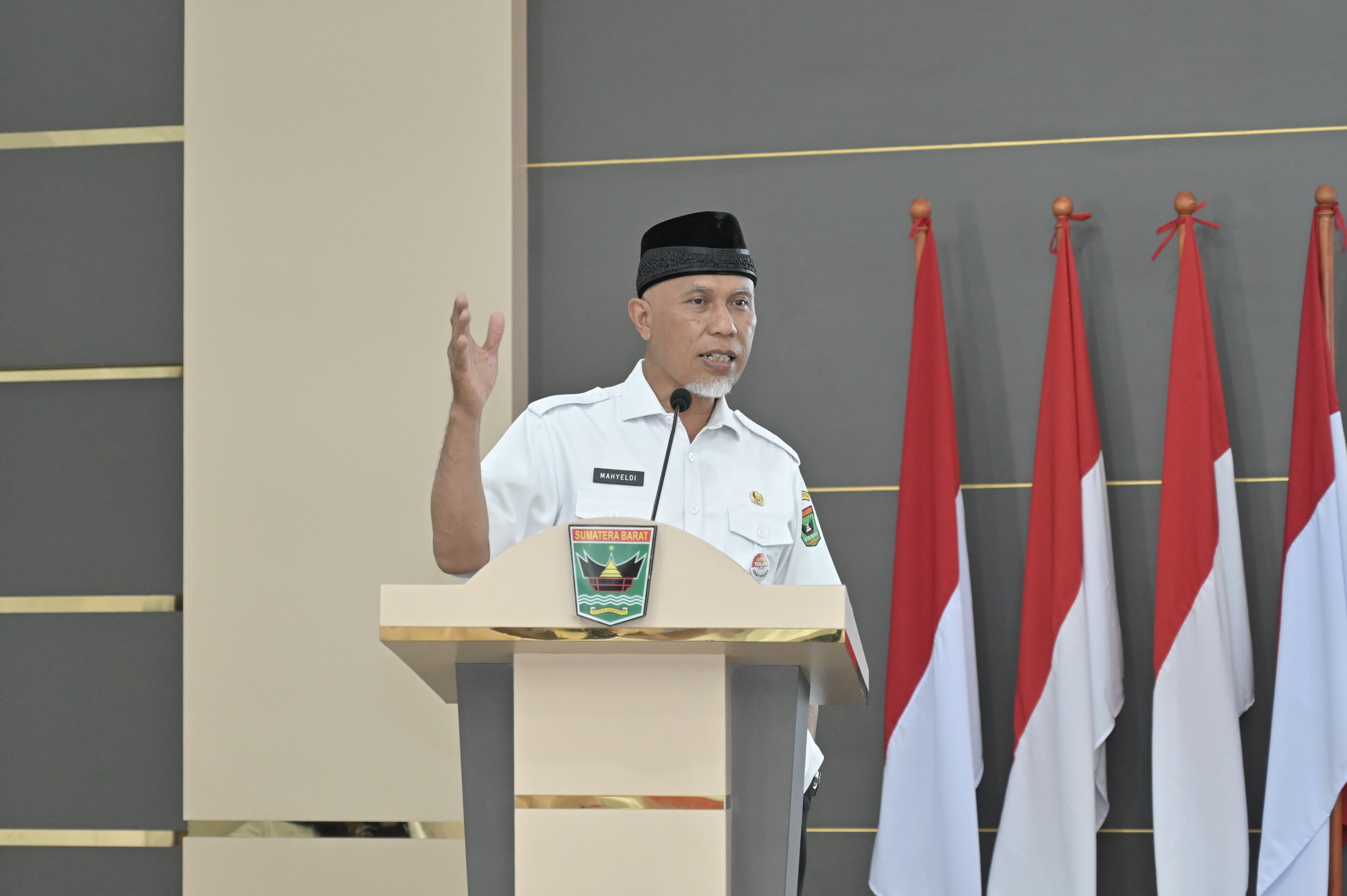 Gubernur Mahyeldi saat membuka agenda Rapat Koordinasi (Rakor) Nagari Tertinggal dalam Rangka Sinergitas Program Pengentasan Daerah Tertinggal di Sumatera Barat tahun 2023, Rabu (30/8/2023). Foto Adpsb. 