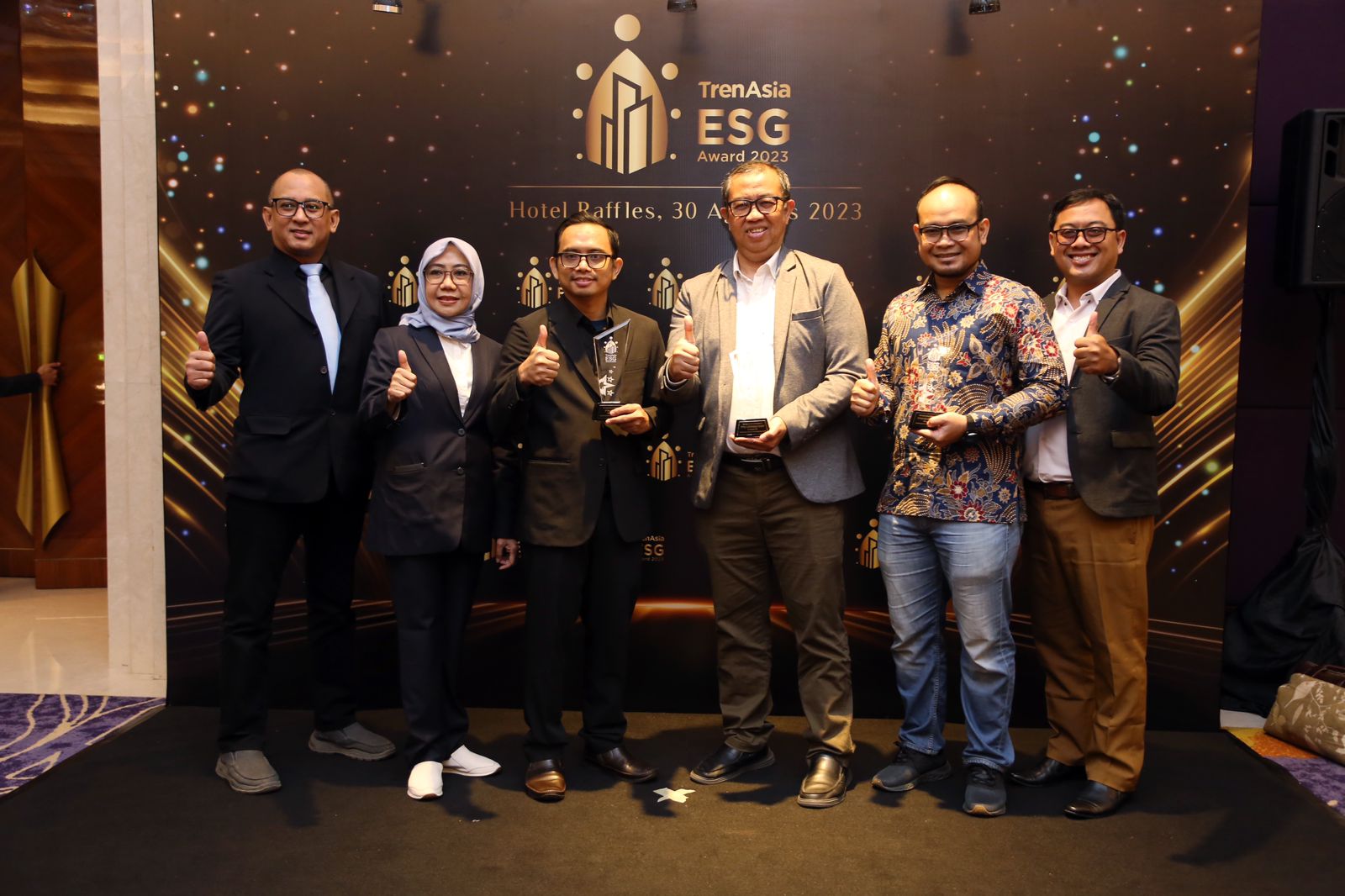 PLN Group mendapatkan 3 penghargaan pada "TrenAsia ESG Award 2023", PT PLN (Persero) untuk BUMN _Category for Action_, PLN Gas & Geothermal (PLN GG) untuk _Alternative Category for Sustainability_ dan PLN Indonesia Power (PLN IP) untuk _Intrastucture Ener