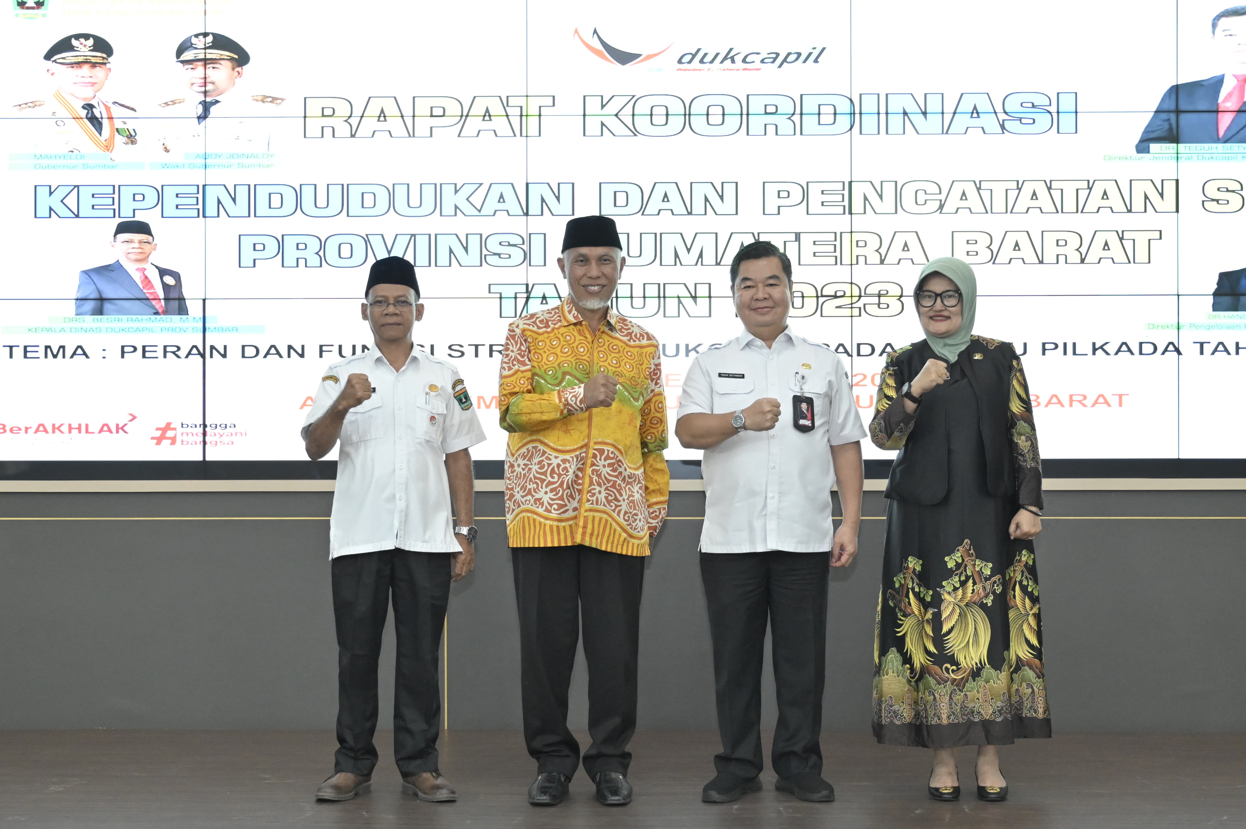 Gubernur Mahyeldi saat mengikuti Rapat Koordinasi (Rakor) Kependudukan dan Pencatatan Sipil Provinsi Sumatera Barat Tahun 2023, di Auditorium Istana Gubernur Sumbar, Rabu (6/9/2023). Foto Adpsb. 