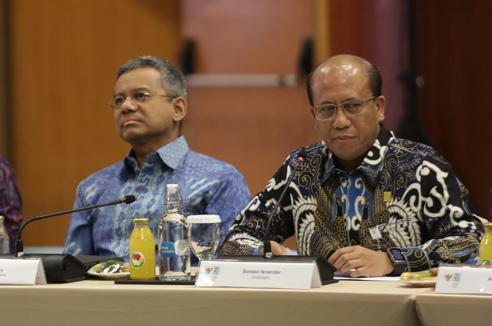 Direktur Manajemen Risiko PLN, Suroso Isnandar (kanan) saat menyampaikan sambutan dalam Rapat Umum Pemegang Saham PLN di Jakarta, Rabu (20/9).