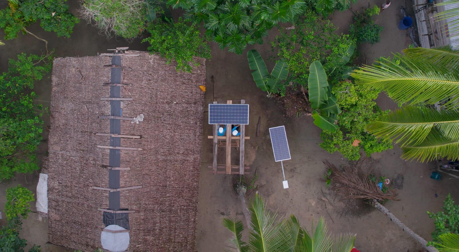 Salah satu rumah di Dusun Yarweser, Raja Ampat, Papua Barat yang menggunakan pembangkit listrik tenaga surya dan _energy storage_ dari program SuperSUN. Lewat program tersebut masyarakat bisa menikmati listrik 24 jam.