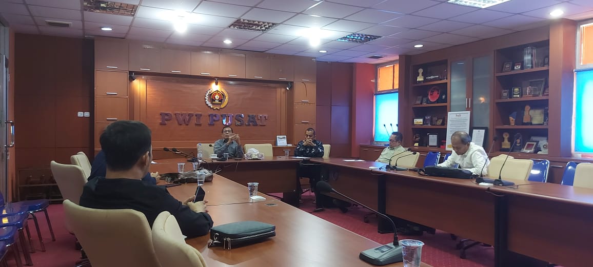 Ketua Umum PWI Pusat terpilih 2023 - 2028 Hendry Ch Bangun dalam rapat perdana, Rabu (4/10/2023) di Jakarta.