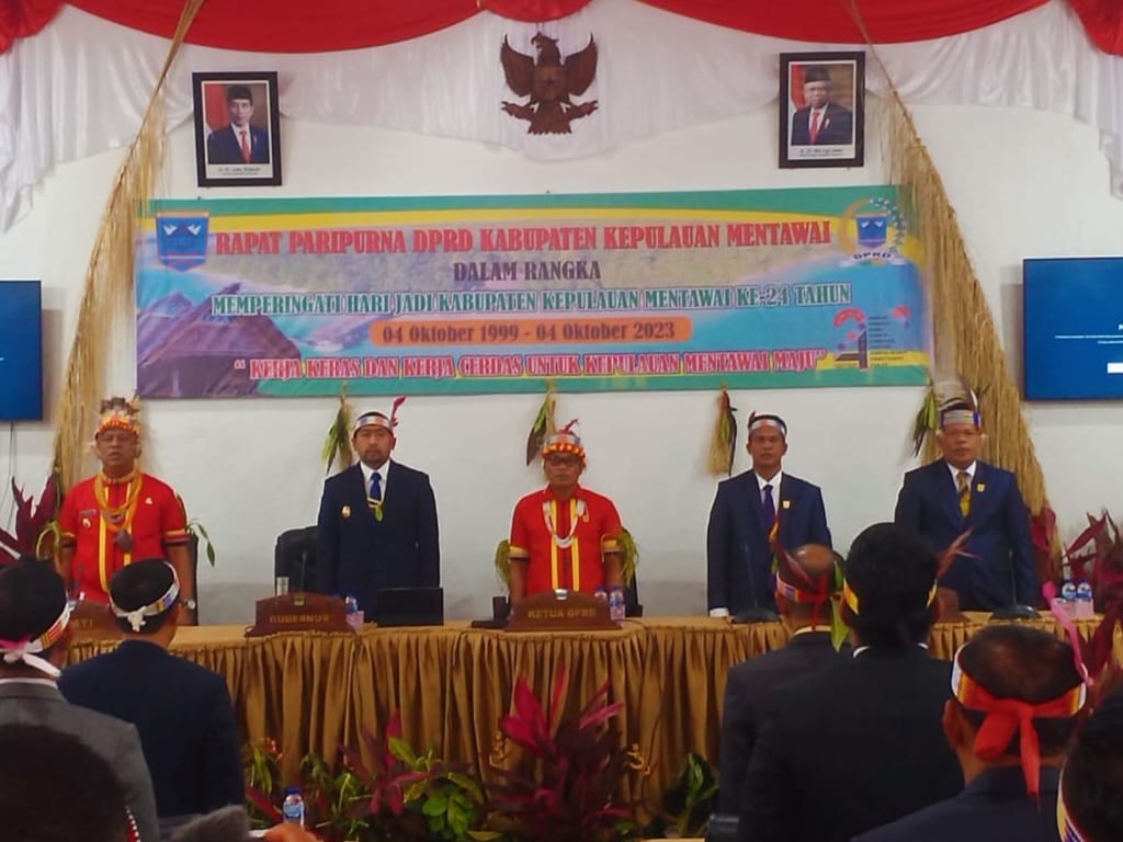 Wakil Gubernur Sumatera Barat Audy Joinaldy hadir dalam Peringatan Hari Jadi Kabupaten Kepulauan Mentawai ke 24 tahun di Ruang Sidang Utama DPRD Kabupaten Kepulauan Mentawai, Rabu (4/10/2023). Foto Adpsb. 
