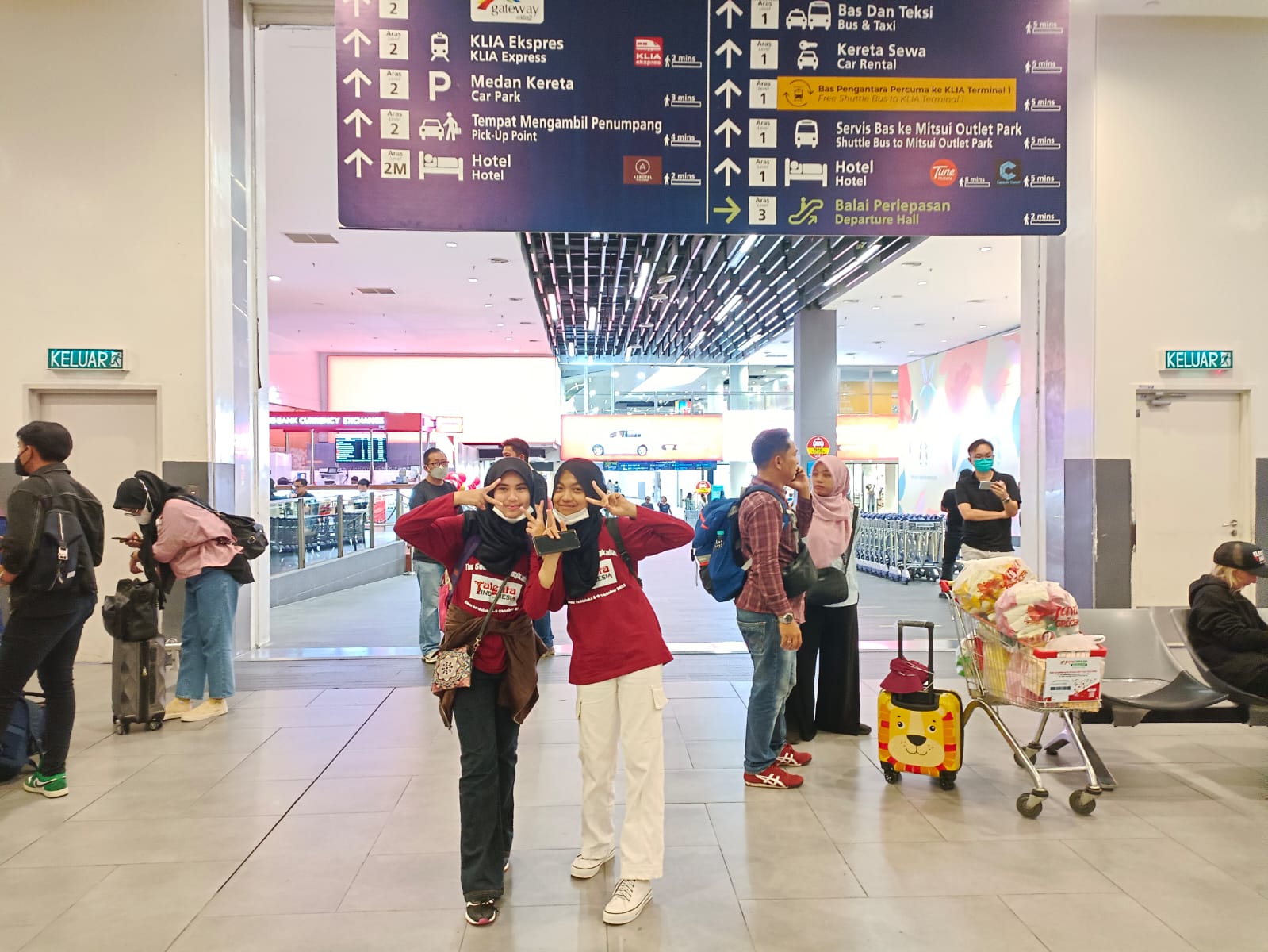 Delegasi Sumbar Talenta sudah mendarat di Kuala Lumpur, Malaysia, Jumat (6/10/1013). Foto dok Sastri.