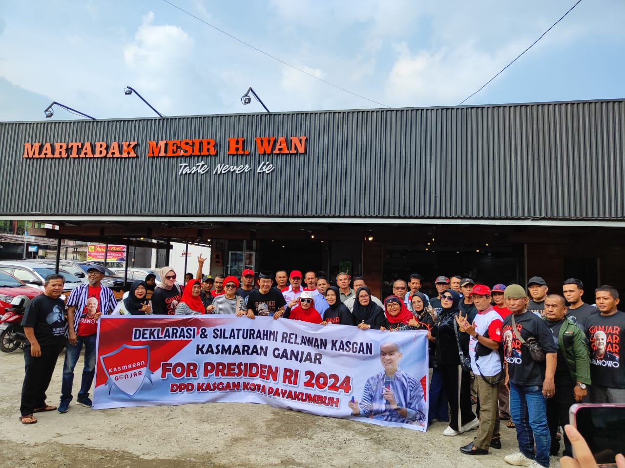 Relawan Kasmaran Ganjar (Kasgan) Payakumbuh mendeklarasikan diri mendukung Bacapres yang diusung Partai PDI-P itu sebagai Presiden RI, Jumat siang (13/10/2023). 