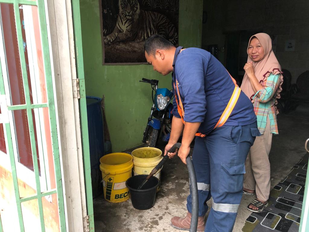 PT Semen Padang yang kembali menyalurkan bantuan air bersih kepada warga yang mengalami krisis air bersih akibat kemarau panjang