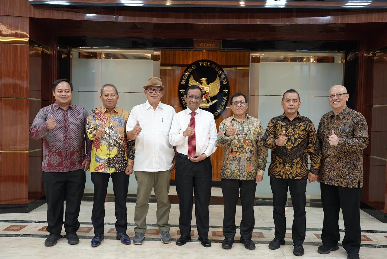 Menkopolhukam Mahfud MD menerima pengurus PWI Pusat, Jumat (27/10/2023).