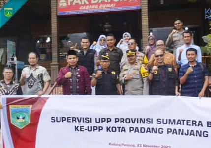 Tim Saber Pungli Sumbar saat berkunjung ke Kota Padang Panjang, Kamis (23/11/2023) kemaren.