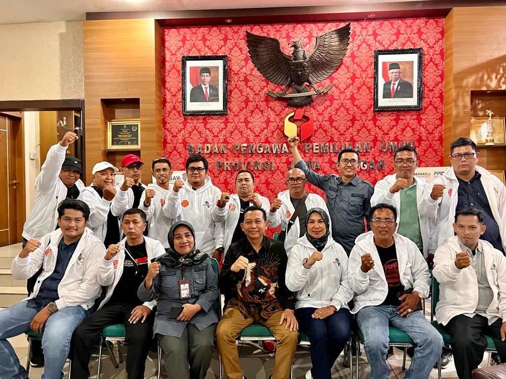 Rombongan Jurnalis Kawal Pemilu Anti Hoaks dari Provinsi Sumatera Barat di Kantor Bawaslu Jateng, Semarang, Selasa (28/11/2023). Foto dok Jps.