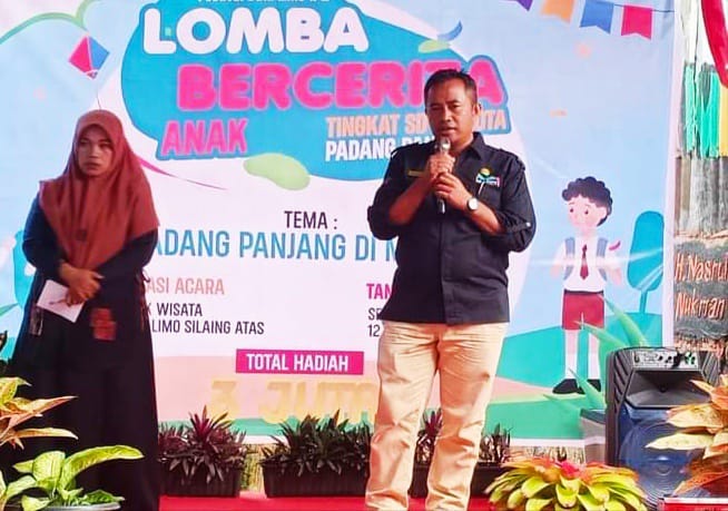 Kadis Porapar Kota Padang Panjang, Nurasrizal, saat beri sambutan di pembukaan Festival Batu Limo, Selasa (12/12/2023) di Kelurahan Silaing Atas. 