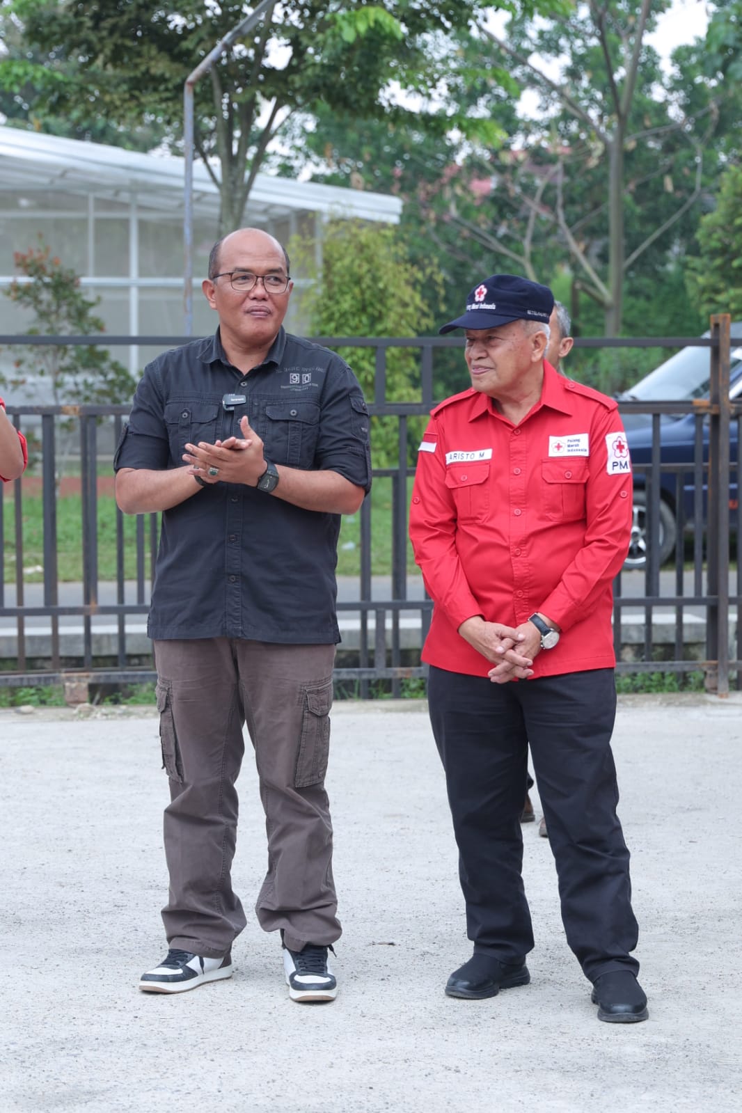 Ketua DPRD Sumbar, Supardi dan Ketua PMI Sumbar, Aristo Munandar. Foto Zardi.