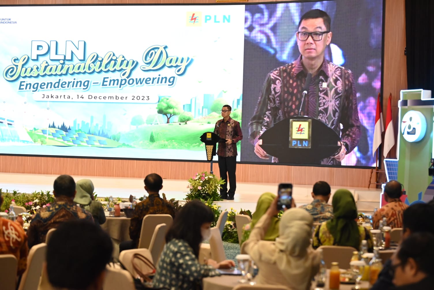 Ketika membuka acara PLN Sustainability Day 2023 pada Kamis (14/12) di Jakarta, Direktur Utama PLN, Darmawan Prasodjo mengungkapkan, pihaknya sangat serius memastikan penerapan _Environmental Social and Governance_ (ESG) dan Pengarusutamaan Gender (PUG) d
