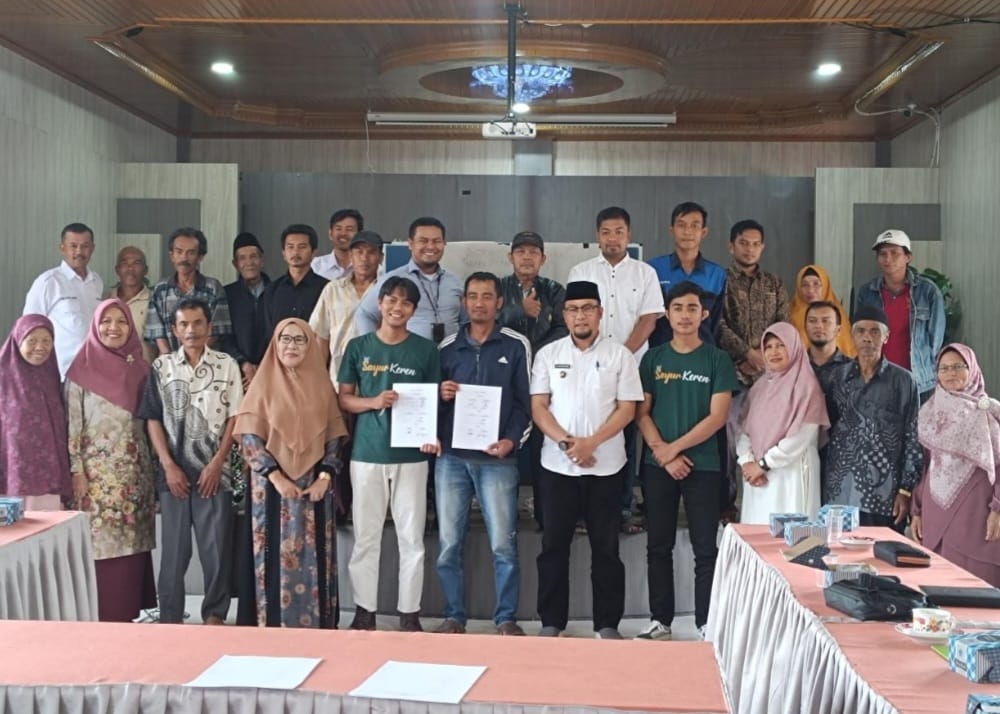 Tim PKM Unand saat penandatanganan Kerjasama dengan PT Sinar Gallus Indonesia Di Pakan Sinayan, Agam