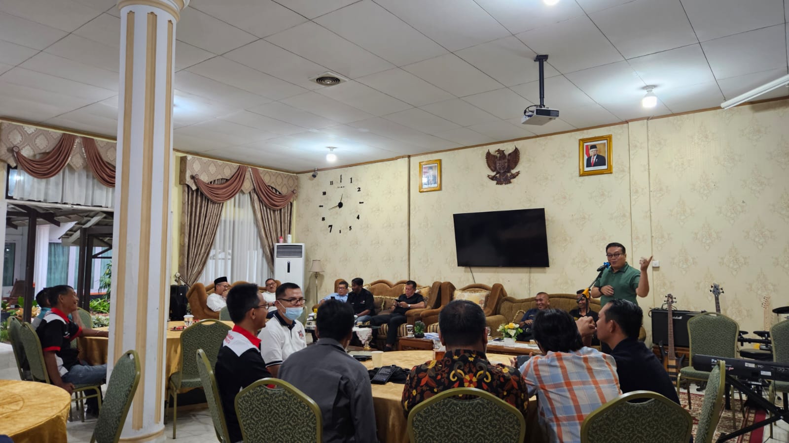 Pj. Wali Kota Payakumbuh Jasman menggelar pertemuan dengan wartawan yang bertugas di Luak Limopuluah (Kota Payakumbuh dan Kabupaten Limapuluh Kota). 