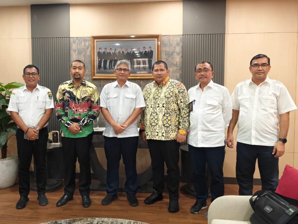 Wakil Gubernur Sumatera Barat (Sumbar), Audy Joinaldy sambangi Kantor Kementerian Pekerjaan Umum dan Perumahan Rakyat (PUPR) di Jakarta. Foto Adpsb. 