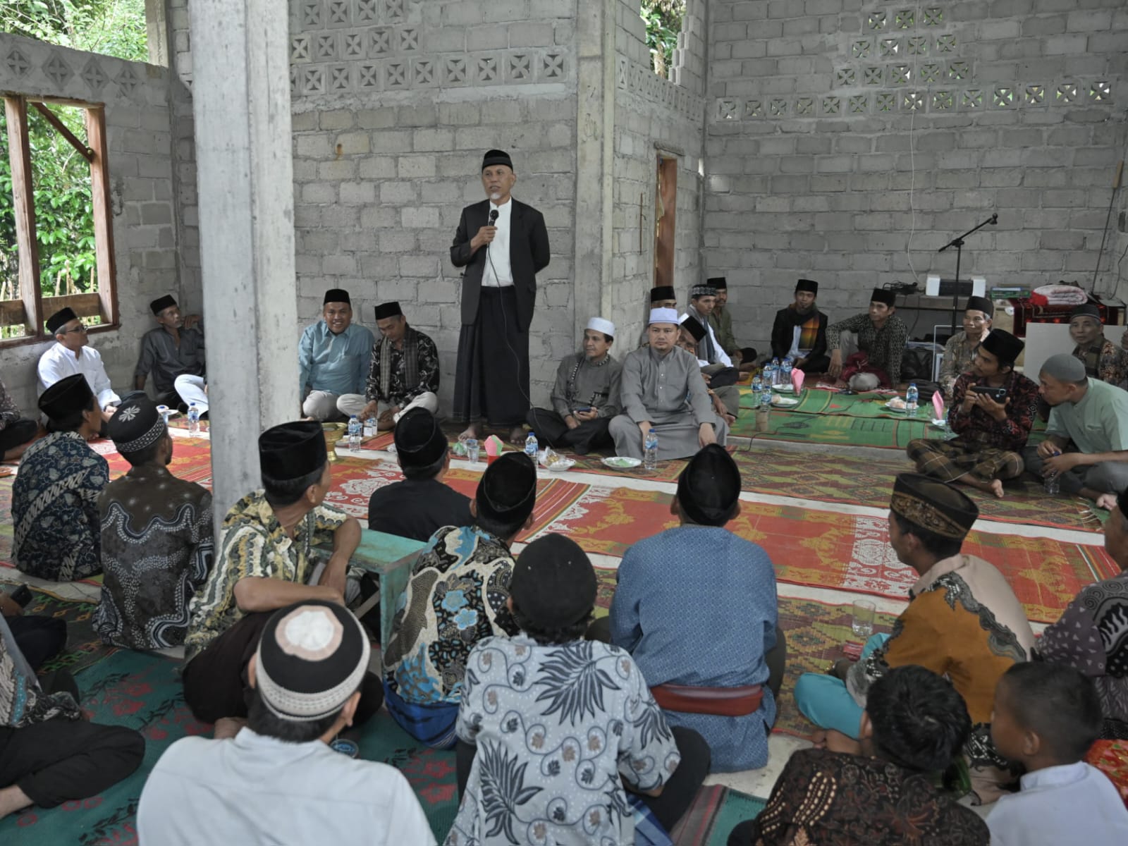 Gubernur Sumatera Barat, Mahyeldi meresmikan Masjid Nurul Jannah Indah di Jorong Solok Badak, Nagari Limo Koto, Kecamatan Koto VII, Kabupaten Sijunjung. Foto Adpsb.  
