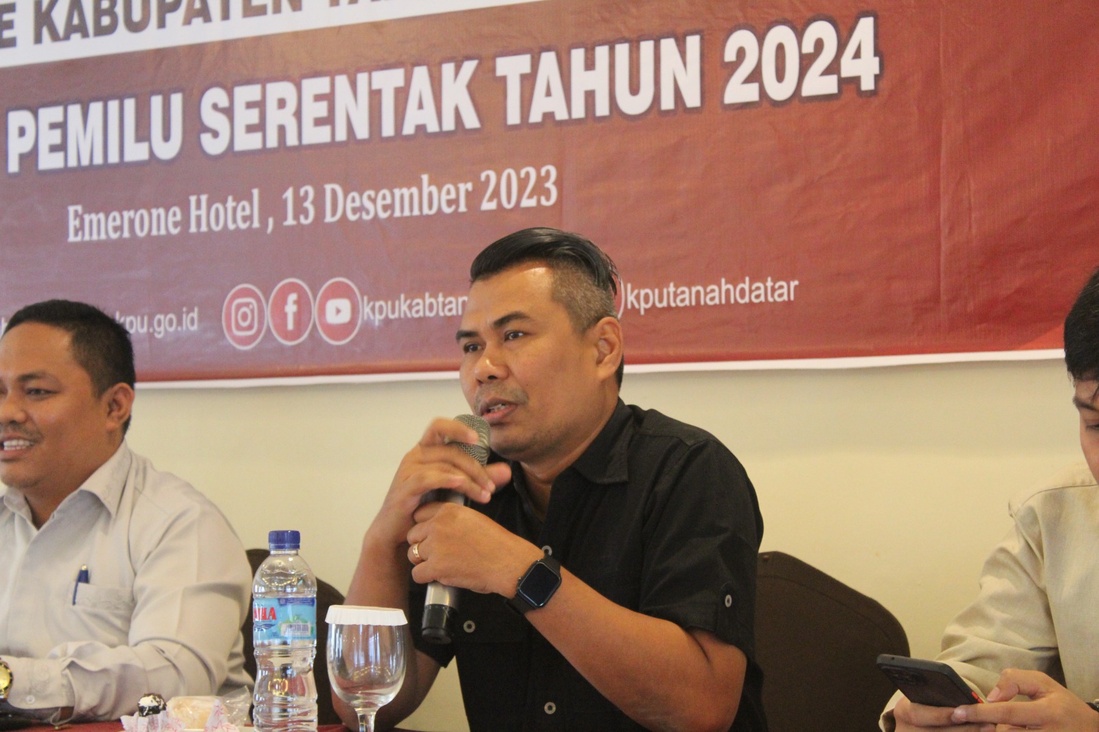 Ketua Divisi Teknis Penyelenggaraan Pemilu KPU Tanah Datar, Gusriyono, Senin (5/2/2024). Foto ist. 