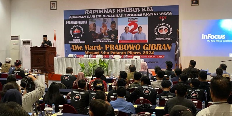 Semarak suasana Rapimnas Khusus KAI bersama pimpinan dari 110 organisasi ekonomi rakyat UMKM dengan tema "Die Hard - Prabowo-Gibran Menang Satu Putaran Pilpres 2024". 
