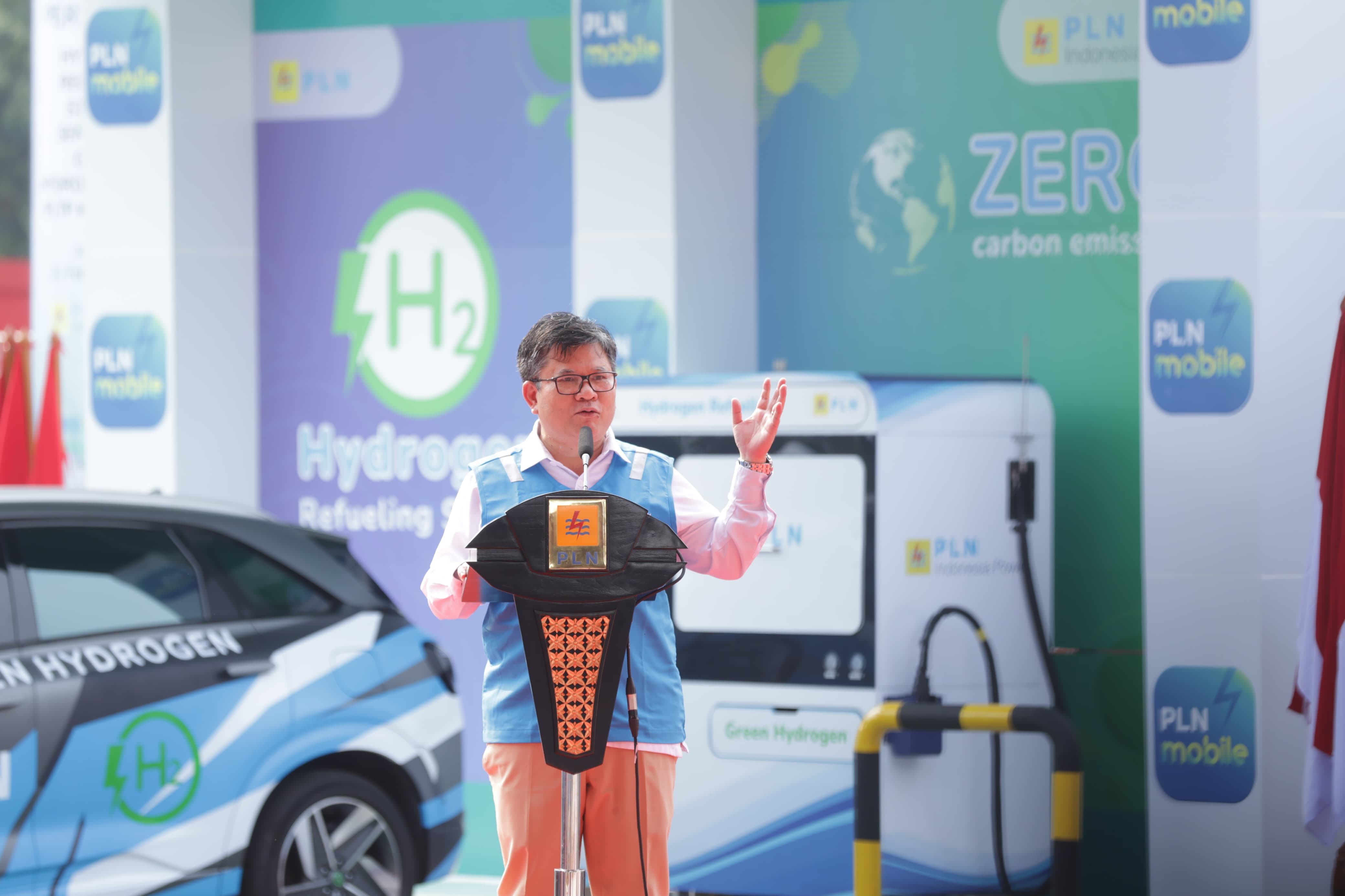 Plt Direktur Jenderal EBTKE Kementerian ESDM Jisman P. Hutajulu saat menyampaikan sambutan dalam acara peresmian _Hydrogen Refueling Station_ pertama di Indonesia milik PLN yang berlokasi di Senayan, Jakarta pada Rabu (21/2).