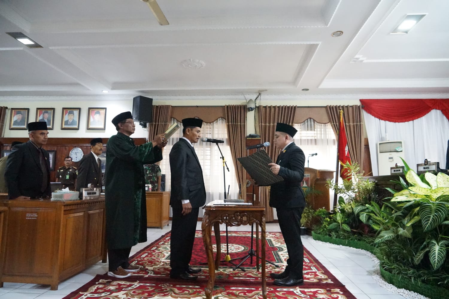 Suasana pelantikan Yazid sebagai Pengganti Antar Waktu (PAW) Herman Sofyan,